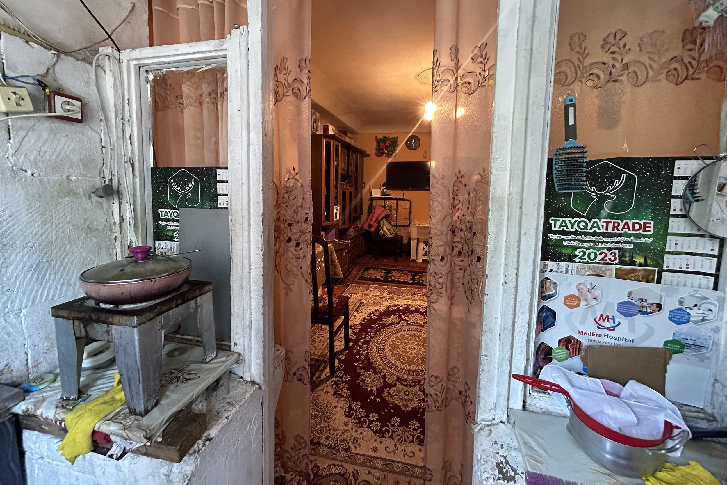 Irada Guliyeva's kitchen in the collective centre where the 67-year-old from Fuzuli has lived for nearly three decades. © Ulkar Natiqqizi 