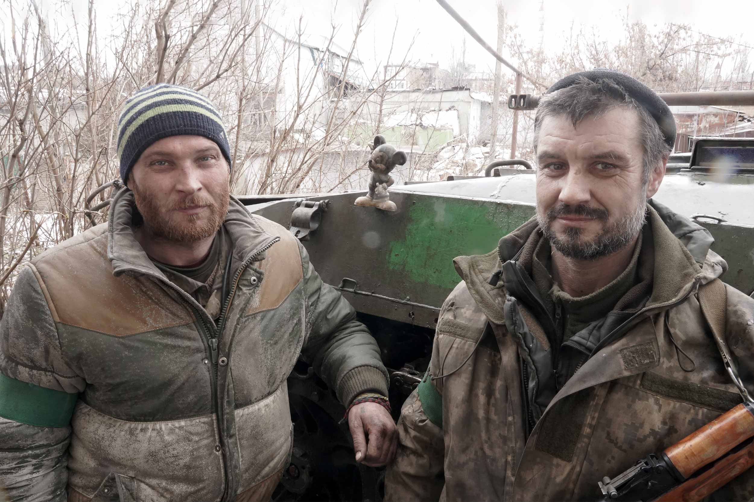 Six months ago Andrii (left) was a welder, Serhii (right) was a train conductor. Now in Bakhmut with the 93rd brigade of the Ukrainian forces, they wear no combat gear, no body armour, no helmets: two simple winter jackets. © Kolyan Pastyko