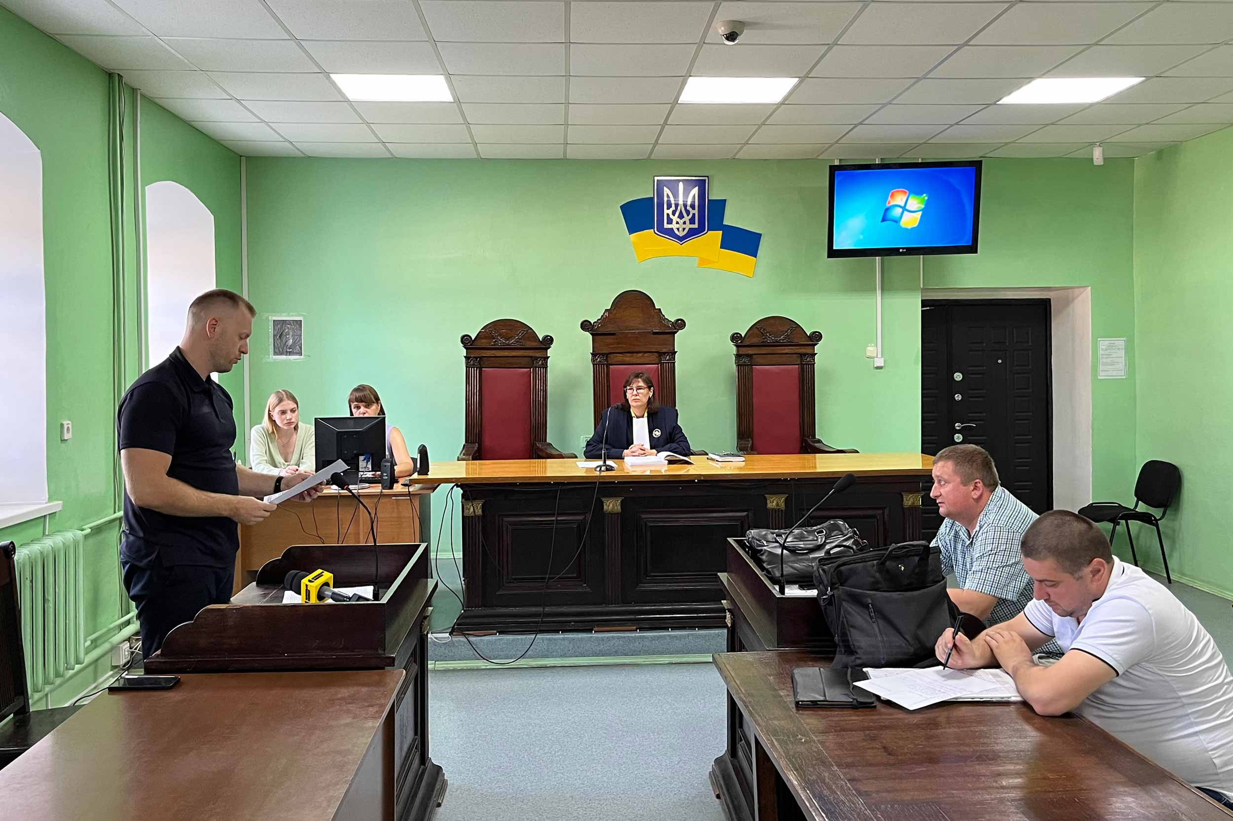 The Chernihiv district court has begun hearing how nearly 400 civilians were allegedly held hostage by Russian soldiers for nearly a month in a school basement and forced to endure appalling conditions. © I. Domashchenko