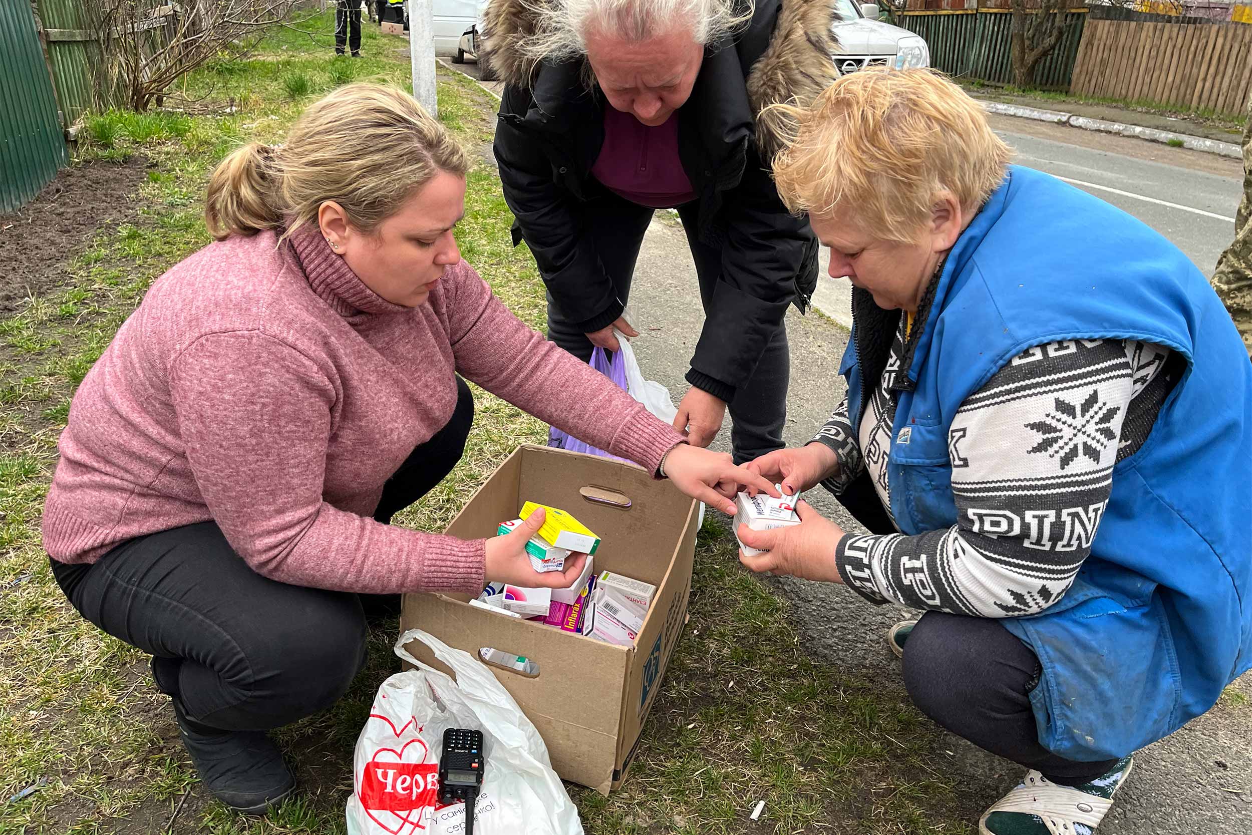 Lyudmyla Yankina (left) distributes aid in the village of Rahivka © IWPR