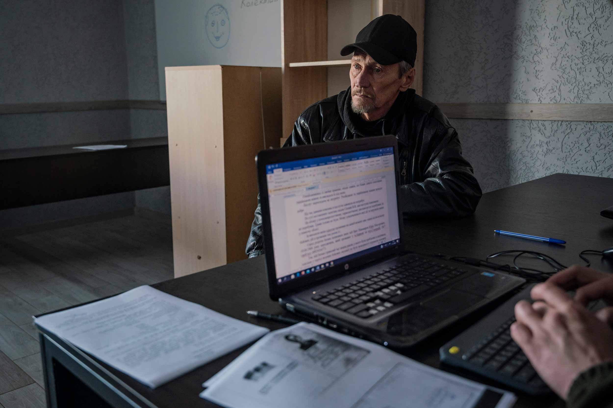 The investigator records the details of the death of Victor Sytnyk's mother. By the time Viktor had arranged the funeral and returned to the morgue, his mother’s body was gone. He was told that a team organised by the occupation authorities had already taken it to the cemetery. © Danil Pavlov