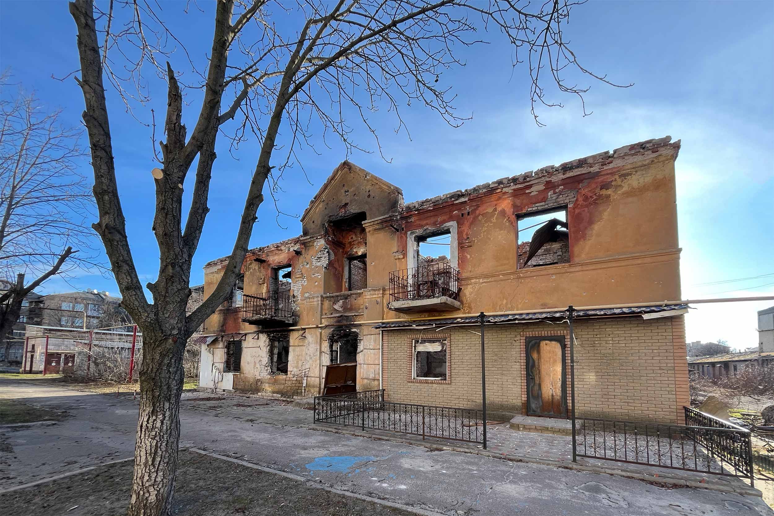 Nearly 80 per cent of the population of Lyman and surrounding villages have fled, giving the frontline town in eastern Ukraine an empty feel, with many buildings damaged by Russian shelling over the past two years. © Anthony Borden