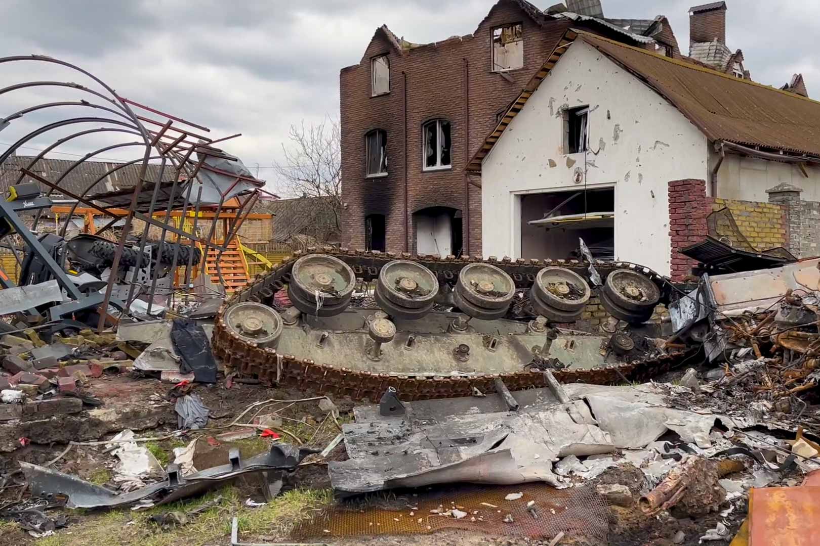 A destroyed Russian tank in a residential neighbourhood of Hostomel, April 2020. © IWPR